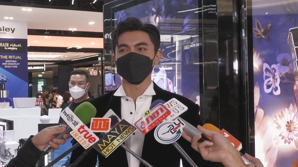 ภณ ณวัสน์  ยิ้มรับถูกมองเคมีสาธารณะ หากแฟนคลับฟินก็ยินดี   (มีคลิป)