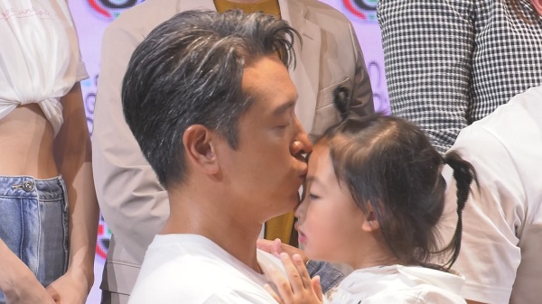 อยากมีเวลาให้ครอบครัว “ชาย ชาตโยดม” เสียน้ำตาเพราะคำพูดลูก   (มีคลิป)