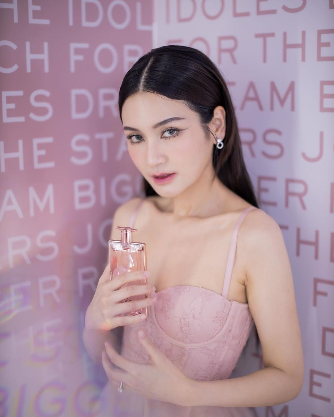 แฟนๆให้กำลังใจ โบกี้ไลอ้อน และ อูน ชนิสรา ได้รับหน้าที่พากย์ไทย The Little Mermaid