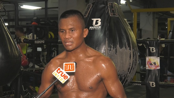 บัวขาว จัดเทคนิคมวยไทยให้น้องชาย  “โคตะ”   (มีคลิป)