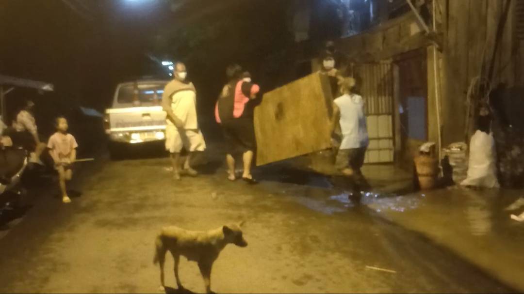 ฝนถล่มปราจีนบุรี! น้ำป่าเขาใหญ่ เอ่อท่วมตลาดเก่ากบินทร์บุรี ฝนถล่มปราจีนบุรี! น้ำป่าเขาใหญ่ เอ่อท่วมตลาดเก่ากบินทร์บุรี
