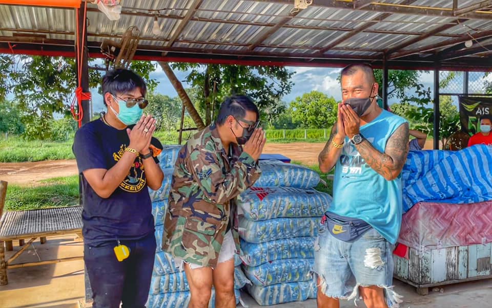 เพชร สหรัตน์ มอบเงินเฉียดล้าน!! รุดสร้างบ้านใหม่ให้ยาย หลังถูกไฟไหม้ เพชร สหรัตน์ มอบเงินเฉียดล้าน!! รุดสร้างบ้านใหม่ให้ยาย หลังถูกไฟไหม้