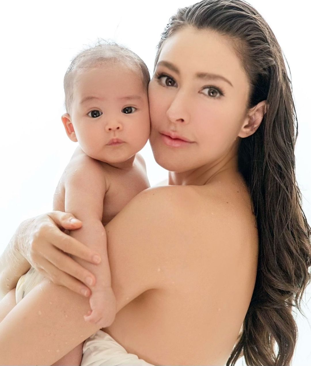 4 โมเมนต์คนบันเทิง กับบทบาทหน้าที่ คุณแม่ ปีแรก 4 โมเมนต์คนบันเทิง กับบทบาทหน้าที่ คุณแม่ ปีแรก