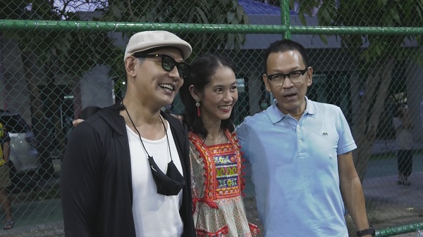 “เป็นเอก รัตนเรือง” พา “ต๊อก – อุ้ม” ย้อนรำลึก “มนต์รักทรานซิสเตอร์” (มีคลิป)  