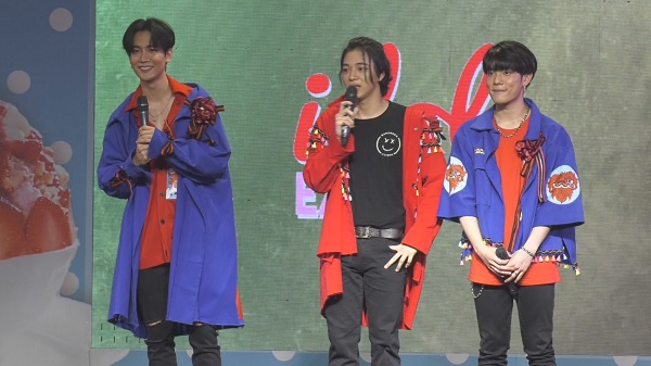 “คิมม่อน-คอปเตอร์” แฮปปี้งานแสดงทำเพลงใหม่วง BKC (มีคลิป) “คิมม่อน-คอปเตอร์” แฮปปี้งานแสดงทำเพลงใหม่วง BKC (มีคลิป)