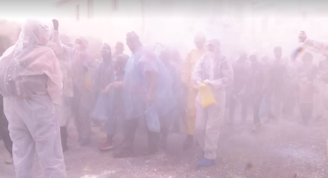 เปิดภาพ “สงครามเล่นแป้ง” เทศกาลคาร์นิวัลเก่าแก่ในกรีซ เปิดภาพ “สงครามเล่นแป้ง” เทศกาลคาร์นิวัลเก่าแก่ในกรีซ