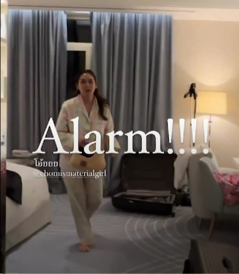 ผู้ประสบภัย ชมพู่ อารยา หอบของหนีนาทีระทึกที่ฝรั่งเศส ผู้ประสบภัย ชมพู่ อารยา หอบของหนีนาทีระทึกที่ฝรั่งเศส