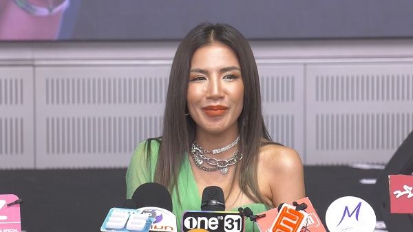 ใบเตย อาร์สยาม ควง UrboyTJ โชว์สุดปัง กับซิงเกิ้ลใหม่ (มีคลิป) ใบเตย อาร์สยาม ควง UrboyTJ โชว์สุดปัง กับซิงเกิ้ลใหม่ (มีคลิป)