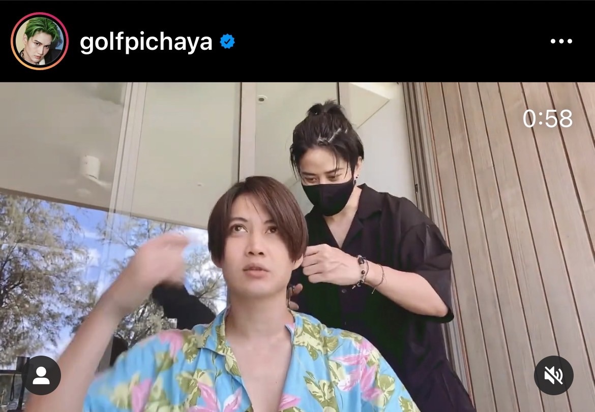 ฝีมือไม่ธรรมดา! ไมค์ โชว์สกิลตัดผม กอล์ฟ หล่อลุคเกาหลีมากๆๆ ฝีมือไม่ธรรมดา! ไมค์ โชว์สกิลตัดผม กอล์ฟ หล่อลุคเกาหลีมากๆๆ