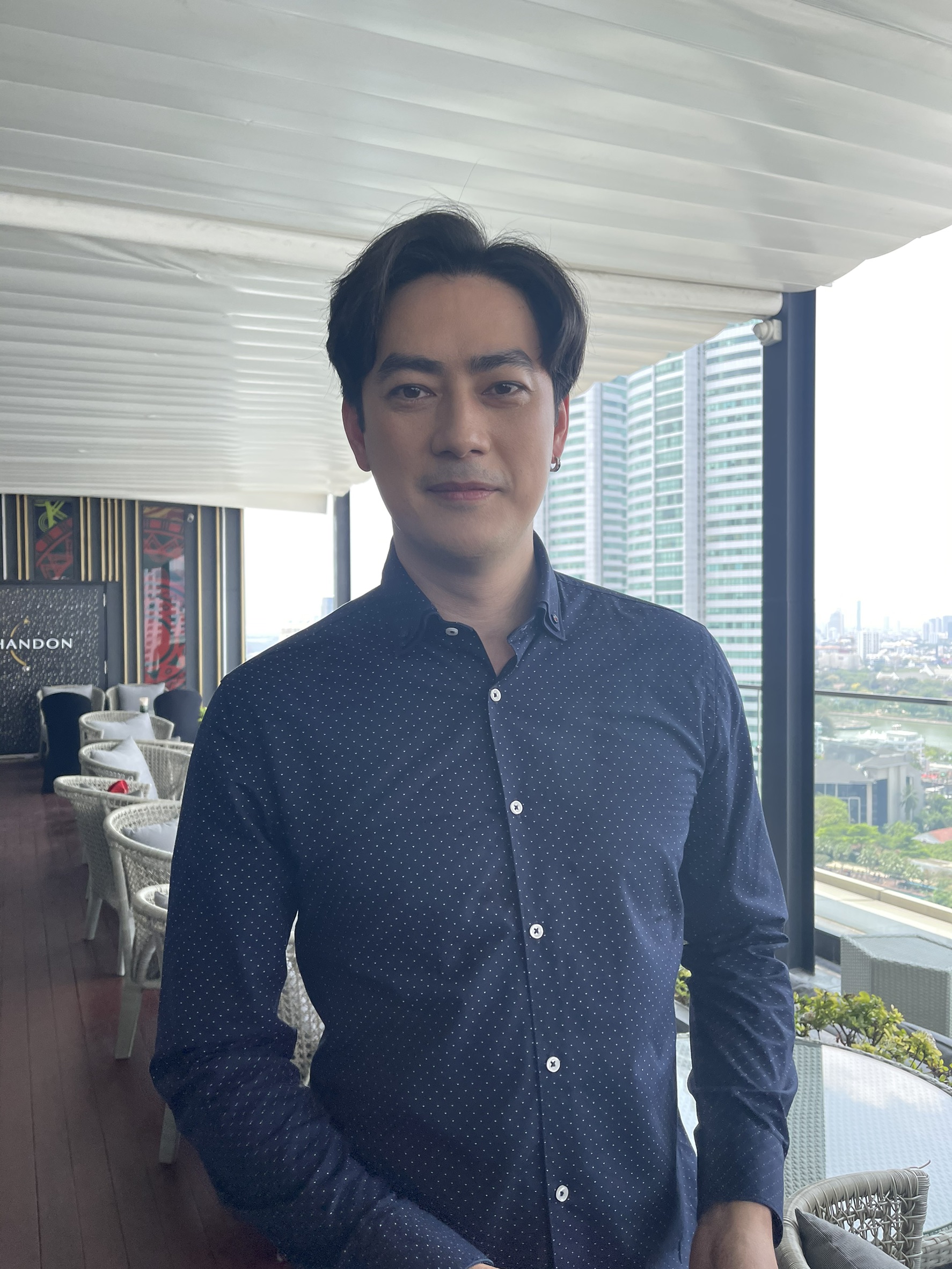 ลาล่า อาร์สยาม อวดรถคันใหม่จากเงินของ ฟิล์ม รัฐภูมิ ลาล่า อาร์สยาม อวดรถคันใหม่จากเงินของ ฟิล์ม รัฐภูมิ