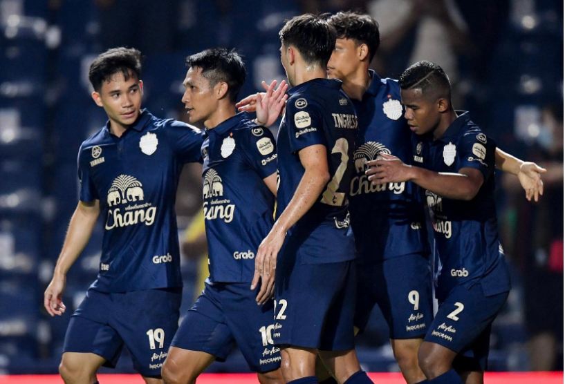 แข้งไทยรัวซัด! 'บุรีรัมย์' ไล่ต้อน 'สุโขทัย' เละเทะ 3-0