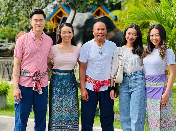 ไมค์ ภิรมย์พร จัดงานบายศรีสู่ขวัญ ต้อนรับลูกสาวกลับเมืองไทย (มีคลิป) ไมค์ ภิรมย์พร จัดงานบายศรีสู่ขวัญ ต้อนรับลูกสาวกลับเมืองไทย (มีคลิป)