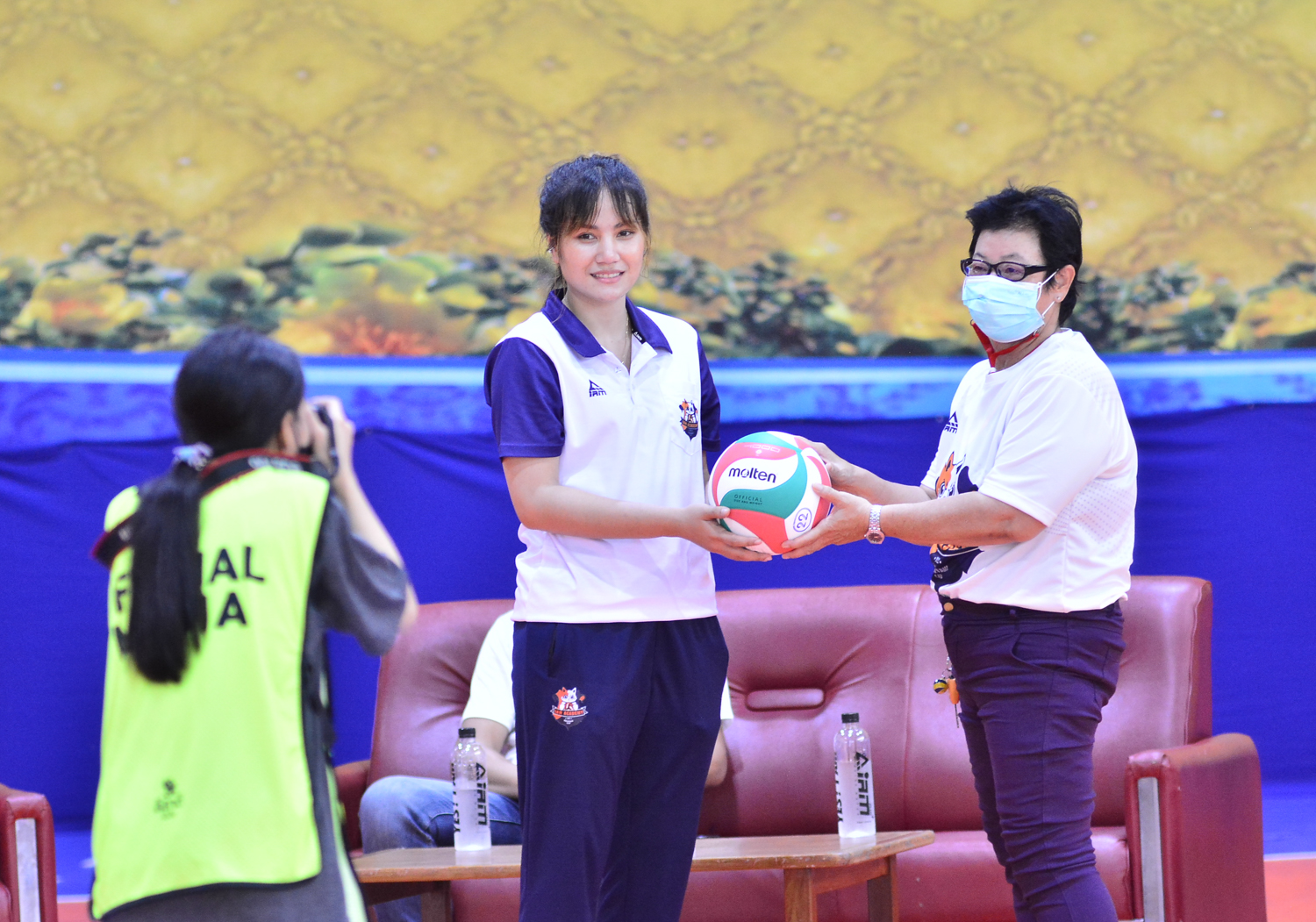 (คลิป)'ส้ม ศศิธร' เปิดอะคาเดมี่สอนวอลเลย์บอลตั้ง 'พรพรรณ' เป็นแบรนด์แอมบาสเดอร์