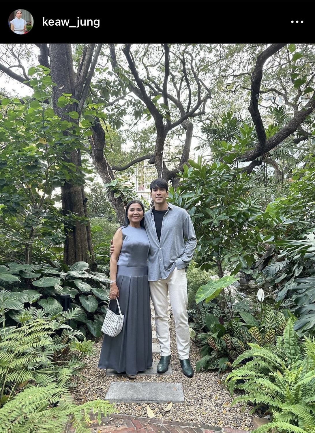 แม่แก้ว โพสต์ถึง ณเดชณ์ หลังขับรถคันเก่าติดไฟแดงแบบนี้? แม่แก้ว โพสต์ถึง ณเดชณ์ หลังขับรถคันเก่าติดไฟแดงแบบนี้?