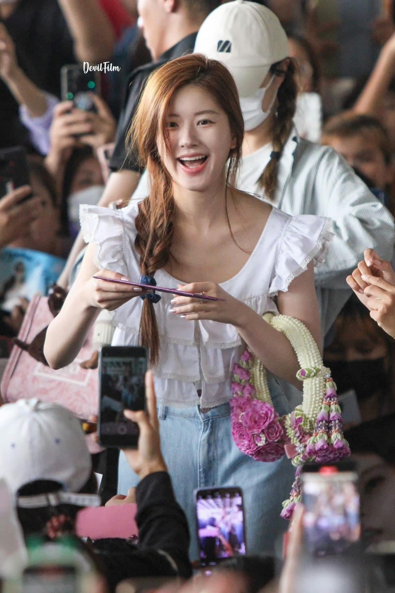 ต้อนรับคนสวย!! ‘จ้าวลู่ซือ’ ครองเทรนด์หลังลัดฟ้าถึงไทย พร้อมทำกิจกรรม 27 ก.ย.นี้ ต้อนรับคนสวย!! ‘จ้าวลู่ซือ’ ครองเทรนด์หลังลัดฟ้าถึงไทย พร้อมทำกิจกรรม 27 ก.ย.นี้