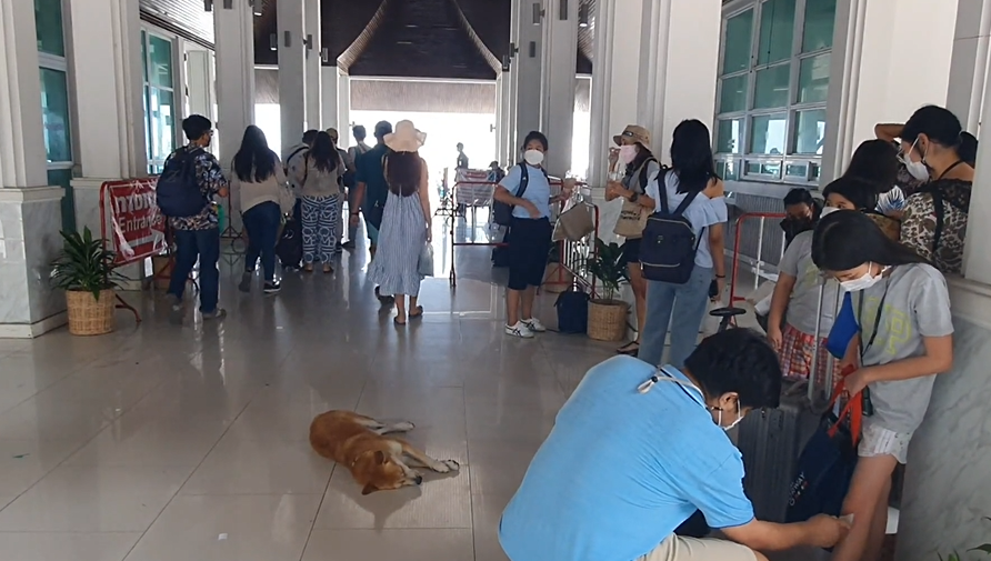 ออกพรรษา พัทยาคึกคัก! นทท.แห่นั่งเรือไปเที่ยวเกาะล้าน