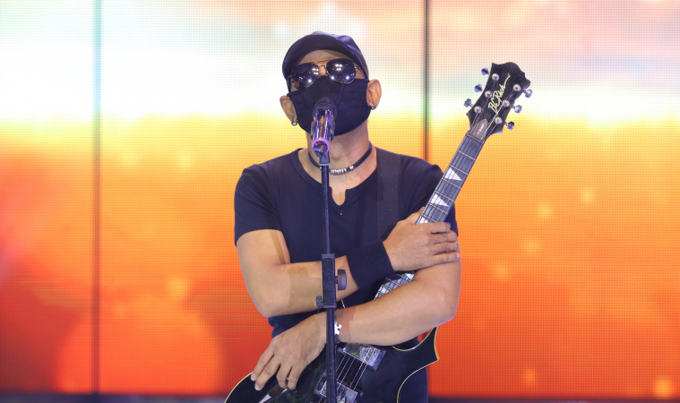 แห่ให้กำลังใจ ไมเคิ่น ตั๋ง ก็อปปี้โชว์ชื่อดัง ขายของในตลาดนัด แห่ให้กำลังใจ ไมเคิ่น ตั๋ง ก็อปปี้โชว์ชื่อดัง ขายของในตลาดนัด