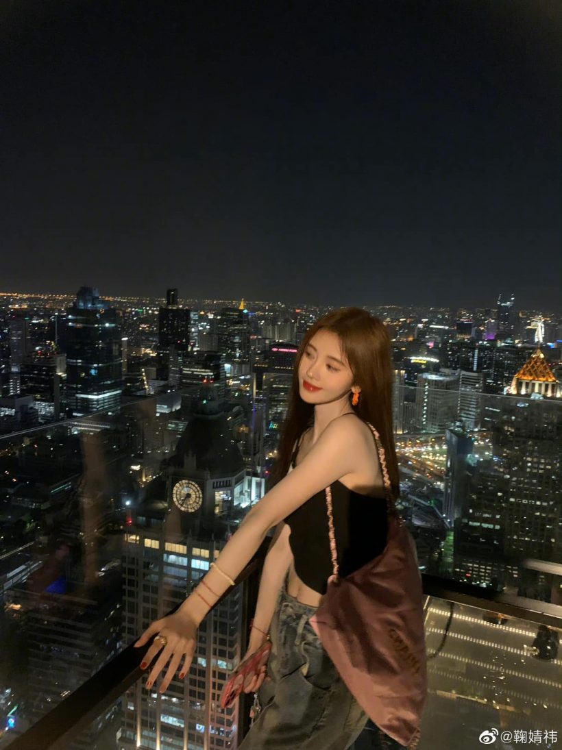 หนุ่มไทยใจละลาย!! ‘จวีจิ้งอี’ นางเอกจีน ‘ตำนานรักนางพญางูขาว’ ลัดฟ้าเที่ยวไทย
