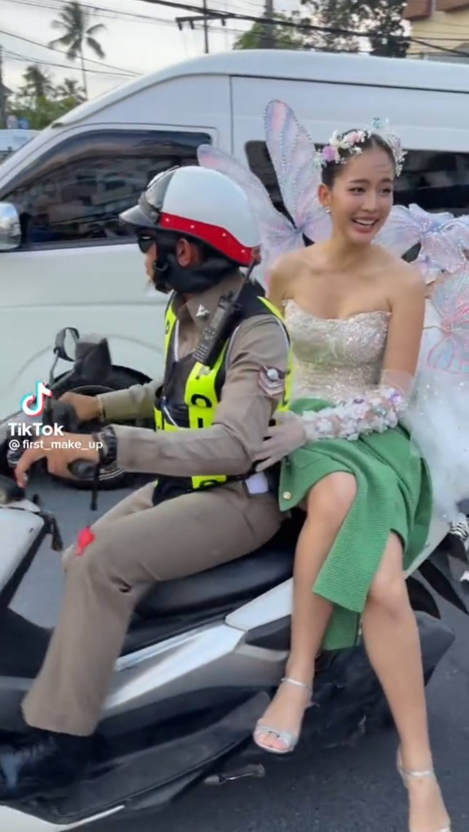 รวมคนบันเทิง แว้นมอเตอร์ไซค์ฝ่ารถติดไปทำงาน รวมคนบันเทิง แว้นมอเตอร์ไซค์ฝ่ารถติดไปทำงาน