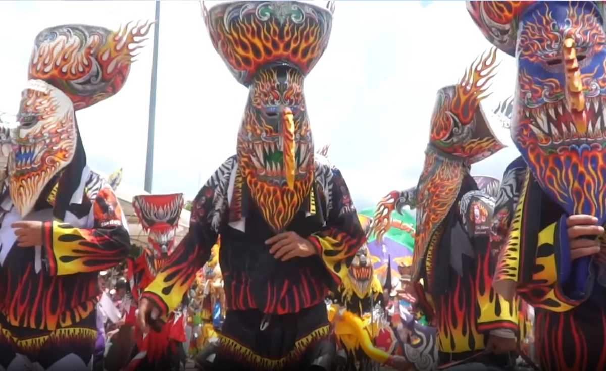 อนุทิน แต่ง ผีตาโขน ร่วมประเพณีบุญหลวง จ.เลย อนุทิน แต่ง ผีตาโขน ร่วมประเพณีบุญหลวง จ.เลย