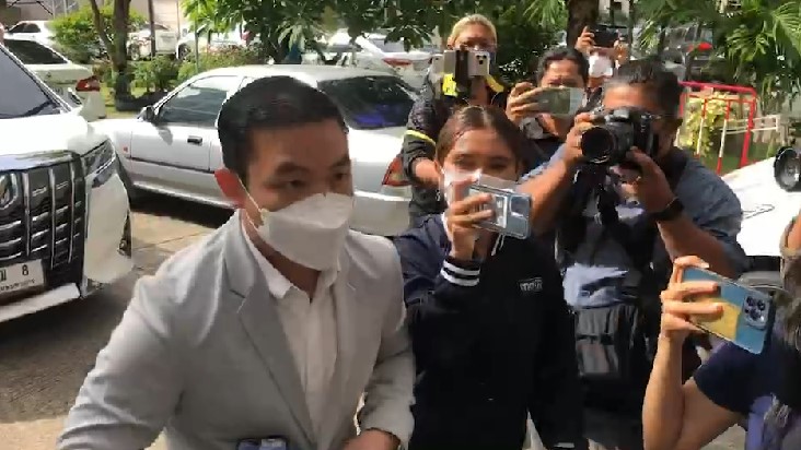 คนบนเรือ มาตามนัด! ทนายแซน เผยเตรียมใช้สิทธิ์หากเลื่อนสั่งคดี แตงโม อีกครั้ง