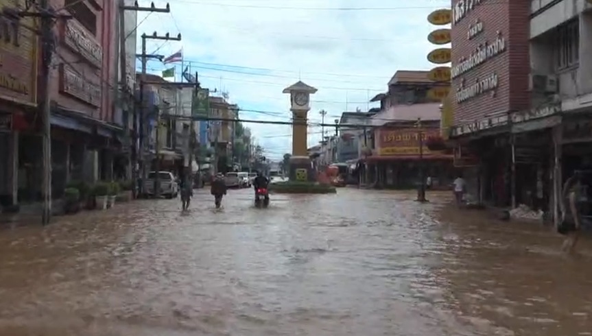 น้ำท่วมหล่มสักยังหนัก! มวลน้ำเทือกเขาสมทบอีกระลอกหนักสุดในรอบ 15 ปี น้ำท่วมหล่มสักยังหนัก! มวลน้ำเทือกเขาสมทบอีกระลอกหนักสุดในรอบ 15 ปี