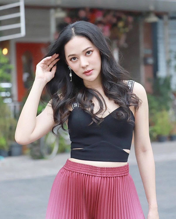 ทับทิม อัญรินทร์ จูงมือคุณแม่ ทําอาหารส่งให้ทีมแพทย์ (มีคลิป)