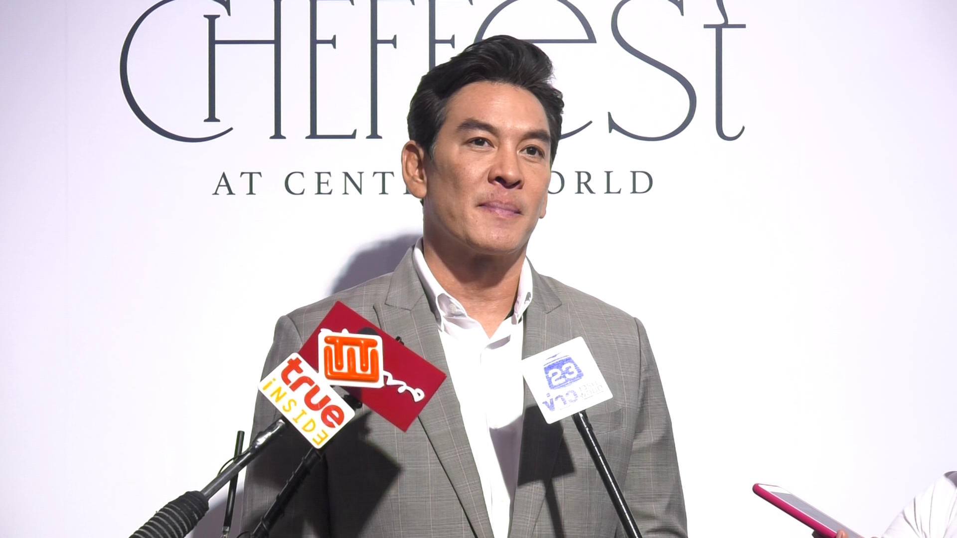 ชาคริต แย้มงาม กลับมาลุยงานบันเทิง พร้อมเคลียร์ประเด็นแพลนมีน้อง ชาคริต แย้มงาม กลับมาลุยงานบันเทิง พร้อมเคลียร์ประเด็นแพลนมีน้อง