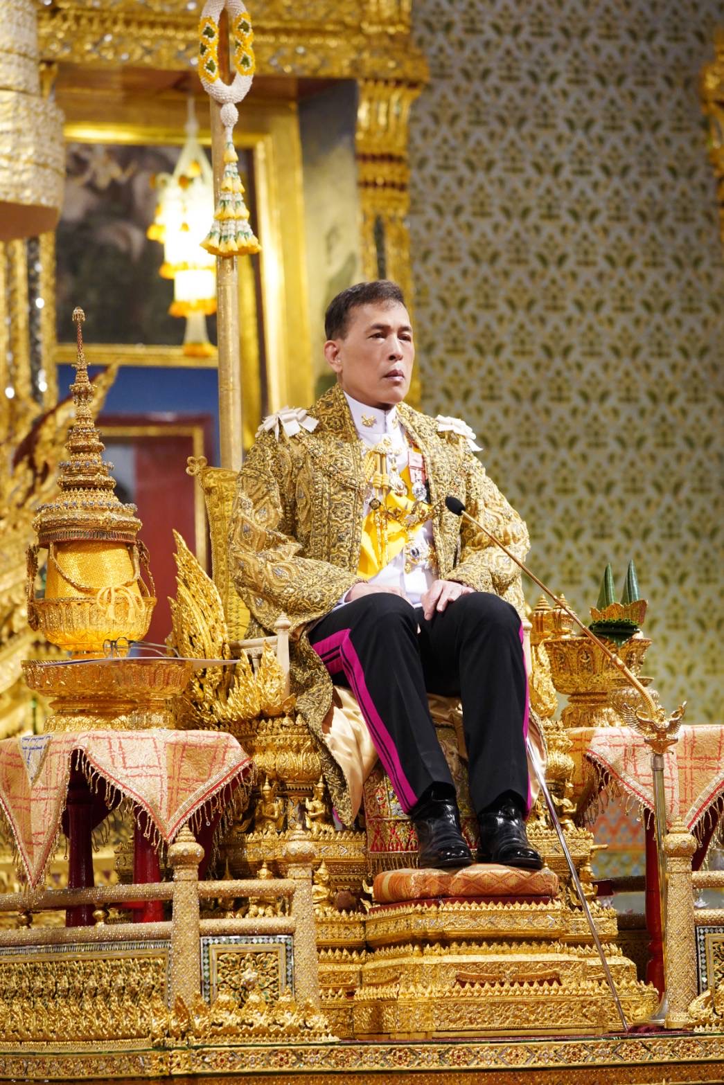 ในหลวง-ราชินี เสด็จออกมหาสมาคมในการพระราชพิธีเฉลิมพระชนมพรรษา วันที่ 28 กรกฎาคม 2565