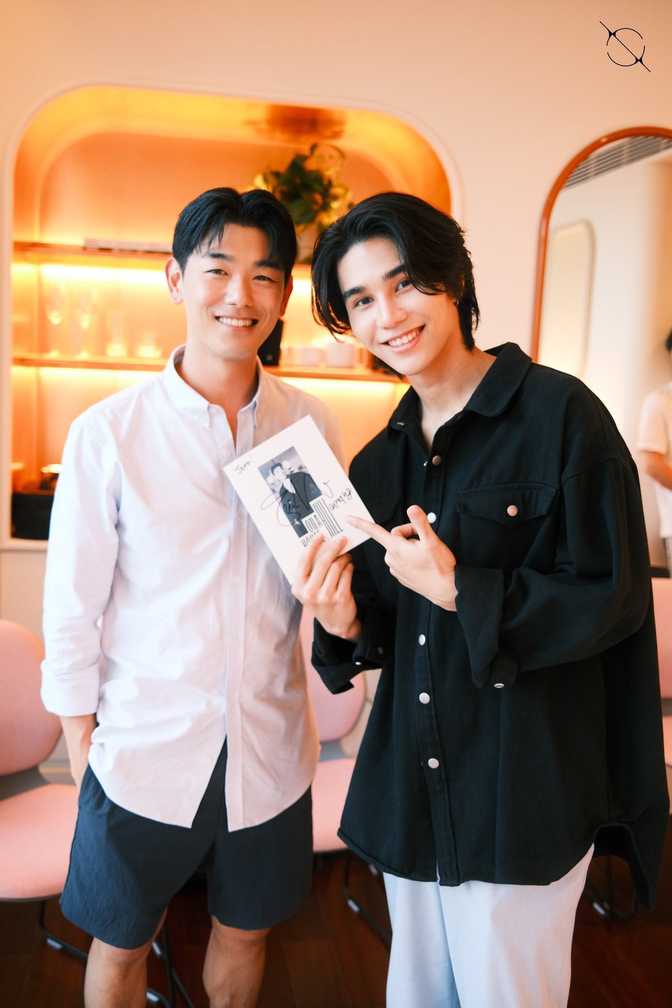 แฟนคลับตั้งตารอคอลแลปส์ หลัง เอริค นัม โพสต์ภาพคู่ เจฟ ซาเตอร์