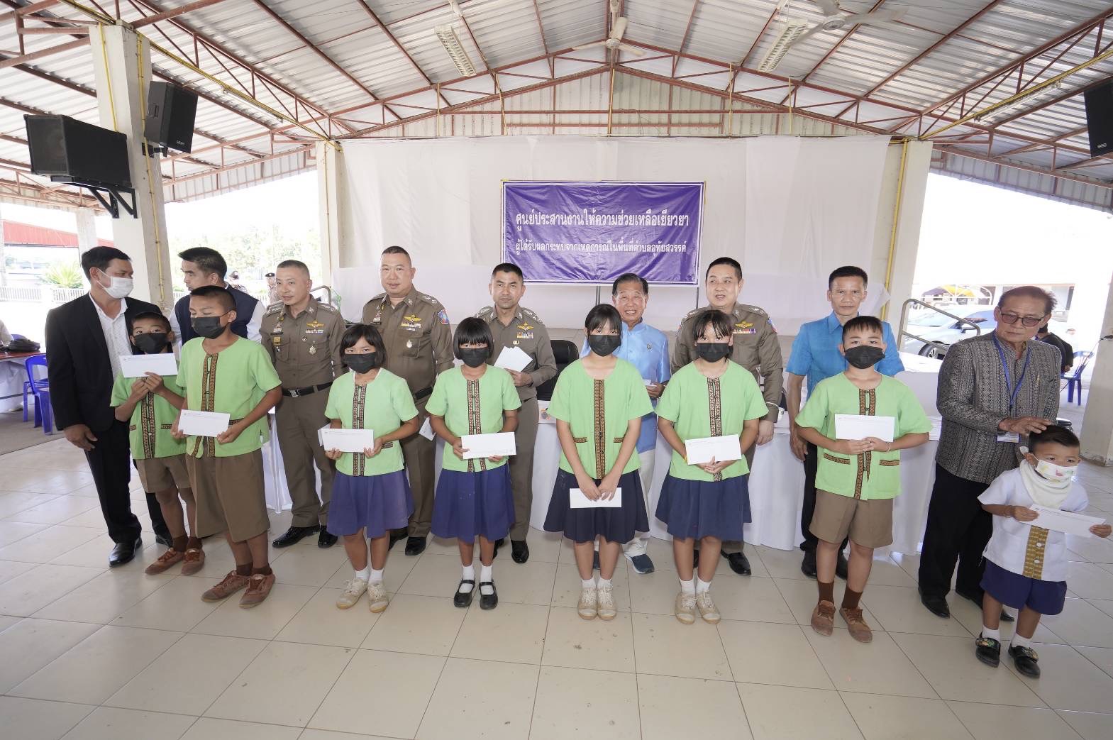 น้ำตาล เอราวัณ มอบเงินช่วยเหลือเยียวยาจิตใจ ชาวหนองบัวลำภู น้ำตาล เอราวัณ มอบเงินช่วยเหลือเยียวยาจิตใจ ชาวหนองบัวลำภู