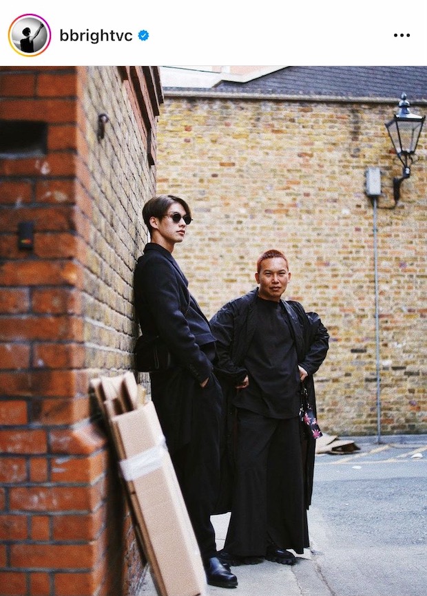 หล่อฮอตที่ลอนดอน!! 'ไบร์ท วชิรวิชญ์’ อุ่นเครื่องแฟนๆ ก่อนชมแฟชั่นโชว์ Burberry ค่ำนี้ หล่อฮอตที่ลอนดอน!! 'ไบร์ท วชิรวิชญ์’ อุ่นเครื่องแฟนๆ ก่อนชมแฟชั่นโชว์ Burberry ค่ำนี้