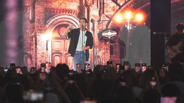 ไบร์ท แฮปปี้ที่ได้ทำผลงานเพลง  เผย ให้รอติดตามหลังมีภาพคู่ Jay Park   (มีคลิป)