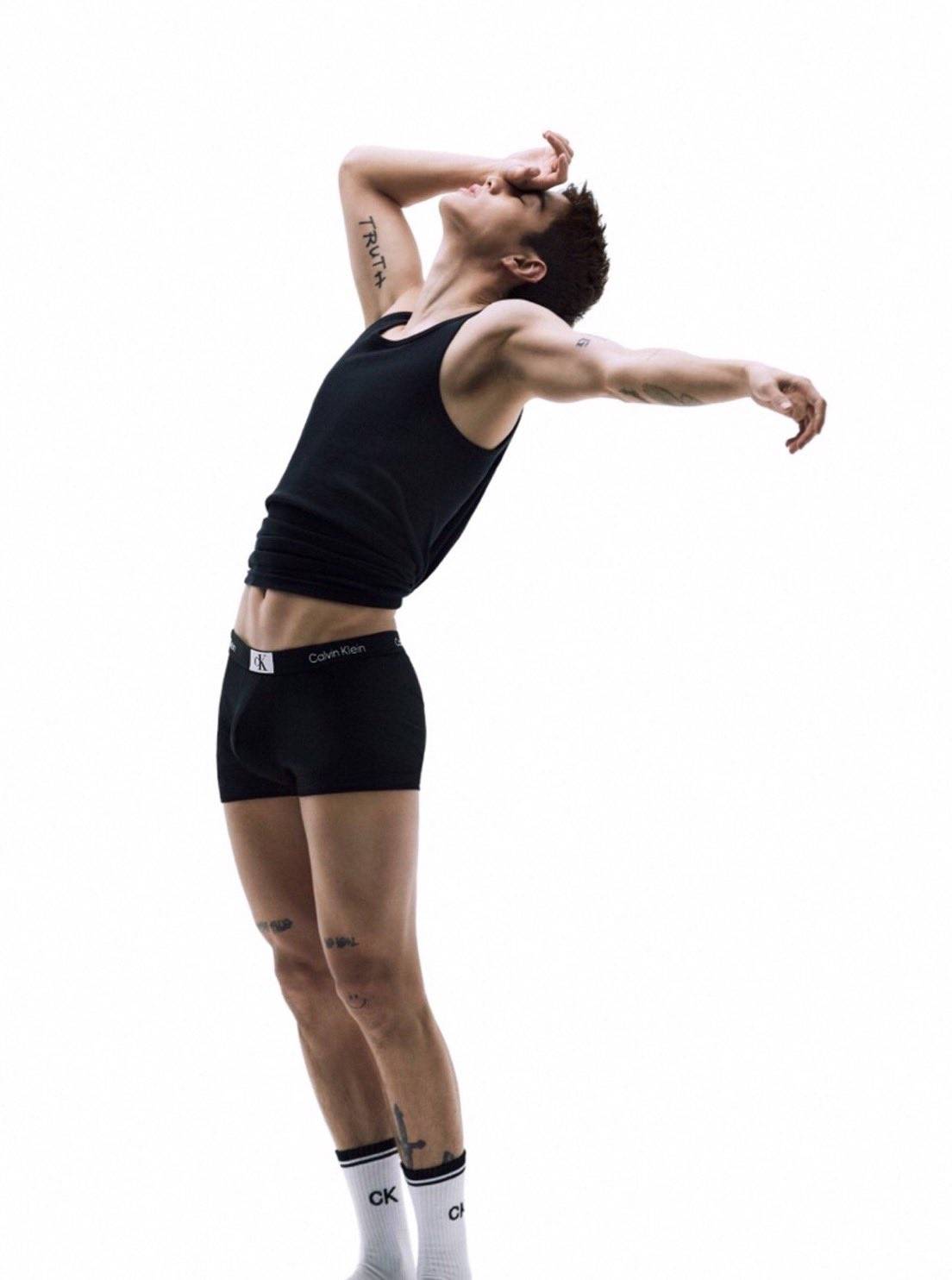 โซเชียลไฟลุก มาร์ค ต้วน ถ่ายแบบแบรนด์ดังสุดเซ็กซี่ โซเชียลไฟลุก มาร์ค ต้วน ถ่ายแบบแบรนด์ดังสุดเซ็กซี่