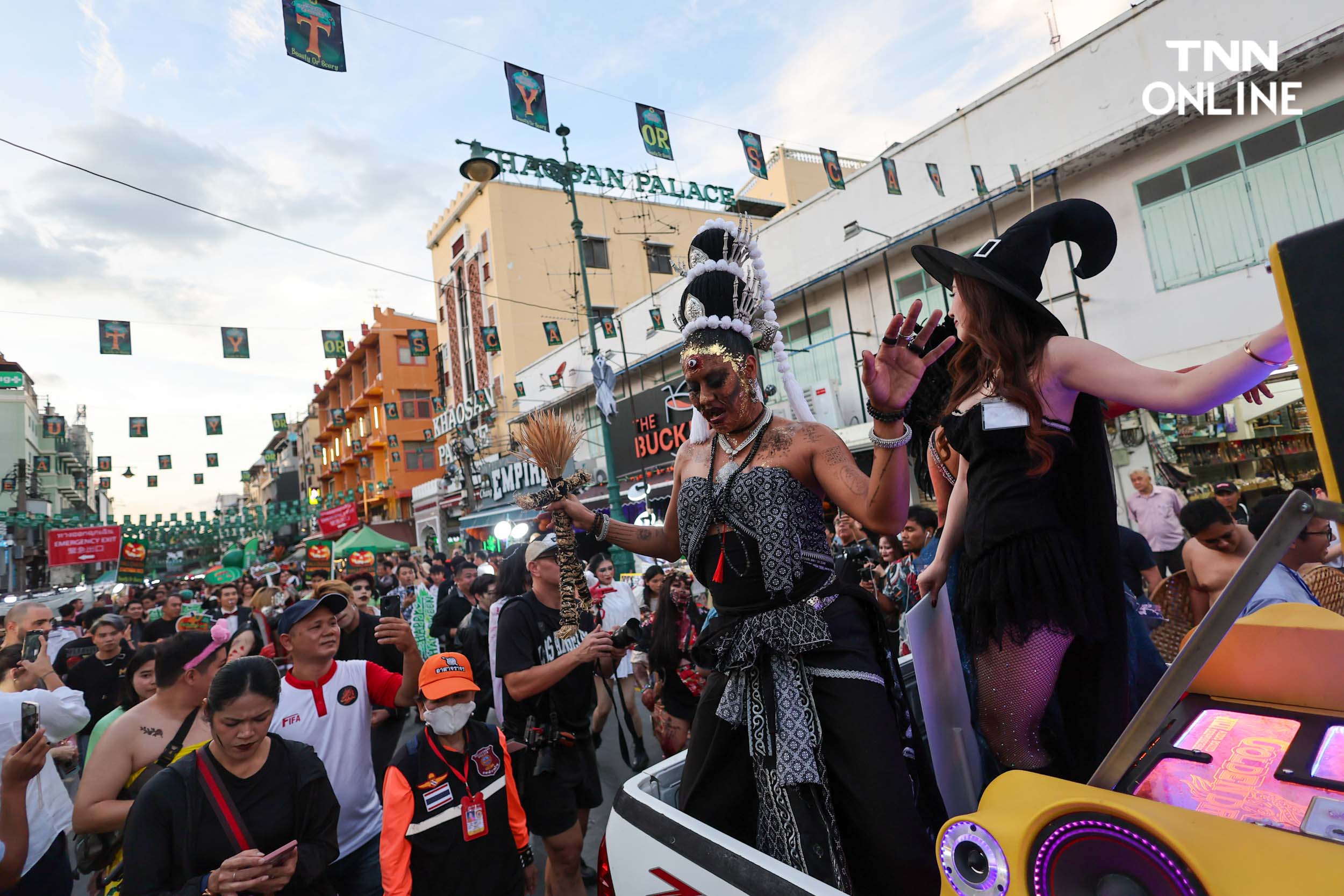 สวยหรือสยอง ขบวนภูตผีเทศกาลฮาโลวีนถนนข้าวสาร สวยหรือสยอง ขบวนภูตผีเทศกาลฮาโลวีนถนนข้าวสาร