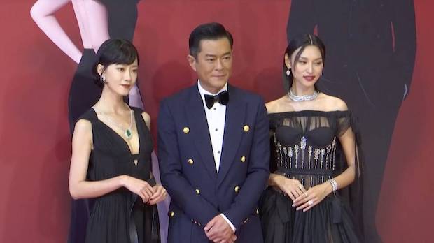 เผยภาพ ‘กู่เทียนเล่อ’ ในกองถ่าย ติดดินเรียบง่าย ไม่มีผู้ช่วยแม้แต่คนเดียว!!