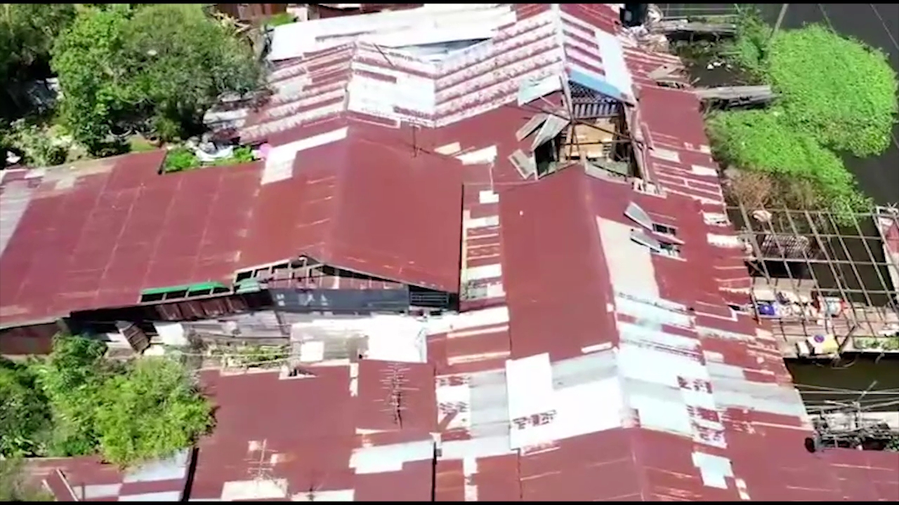 ฉะเชิงเทรา! เร่งซ่อมแซมบ้านเกือบร้อยหลังคาเรือนหลังพายุพัดถล่ม ฉะเชิงเทรา! เร่งซ่อมแซมบ้านเกือบร้อยหลังคาเรือนหลังพายุพัดถล่ม