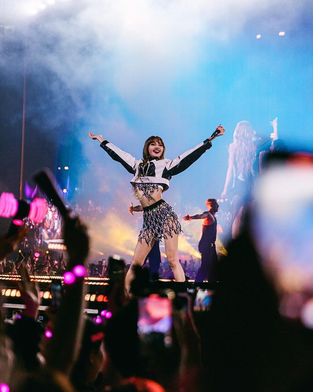 แสนล้านวิว!! 'ลิซ่า’ ทุบสถิติ TikTok ครองเทรนด์โลกต่อเนื่องหลังโชว์เด็ดที่ Coachella แสนล้านวิว!! 'ลิซ่า’ ทุบสถิติ TikTok ครองเทรนด์โลกต่อเนื่องหลังโชว์เด็ดที่ Coachella