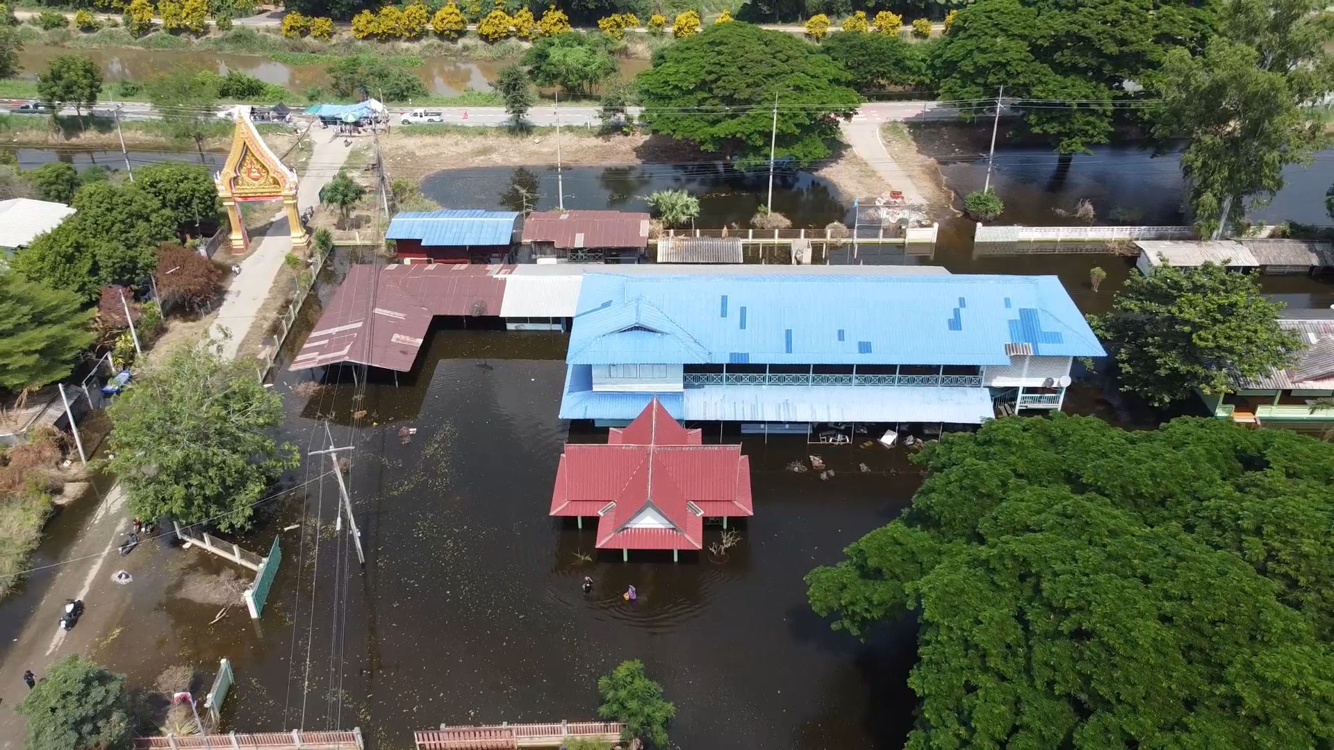 ยังอ่วม! ท้ายเขื่อนเจ้าพระยา น้ำยังท่วม เลื่อนเปิดเทอม 1 สัปดาห์ ยังอ่วม! ท้ายเขื่อนเจ้าพระยา น้ำยังท่วม เลื่อนเปิดเทอม 1 สัปดาห์