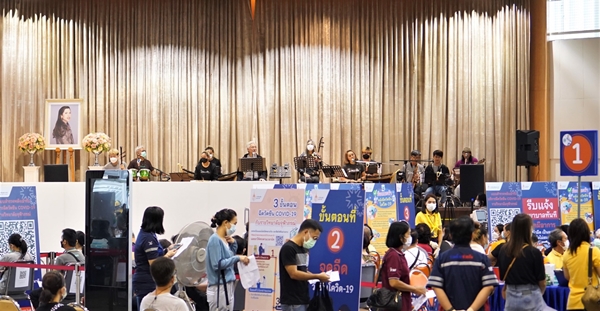 ตู่ นพพล นำ “วงมโหระทึก” พร้อม “Food Truck” เสริมกำลังใจให้แพทย์ พยาบาล ที่ราชวิทยาลัยจุฬาภรณ์ ตู่ นพพล นำ “วงมโหระทึก” พร้อม “Food Truck” เสริมกำลังใจให้แพทย์ พยาบาล ที่ราชวิทยาลัยจุฬาภรณ์