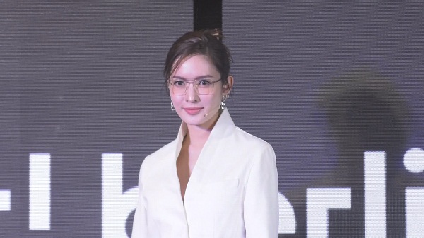 “แอฟ ทักษอร” ยืนยันหนักแน่น หัวใจยังว่าง ไร้คนมาจีบ   (มีคลิป) 