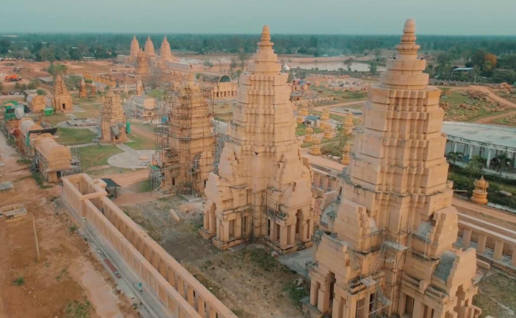 ทำความรู้จัก “วัดภูม่านฟ้า” แลนด์มาร์คน่าเที่ยวแห่งเมืองบุรีรัมย์ 