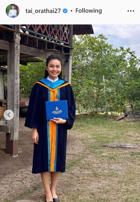 ชี้แจงเเล้ว! ต่าย อรทัย หลังลงภาพสวมชุดครุย เจ้าตัวเผย เป็นเพียงภาพในละครเท่านั้น