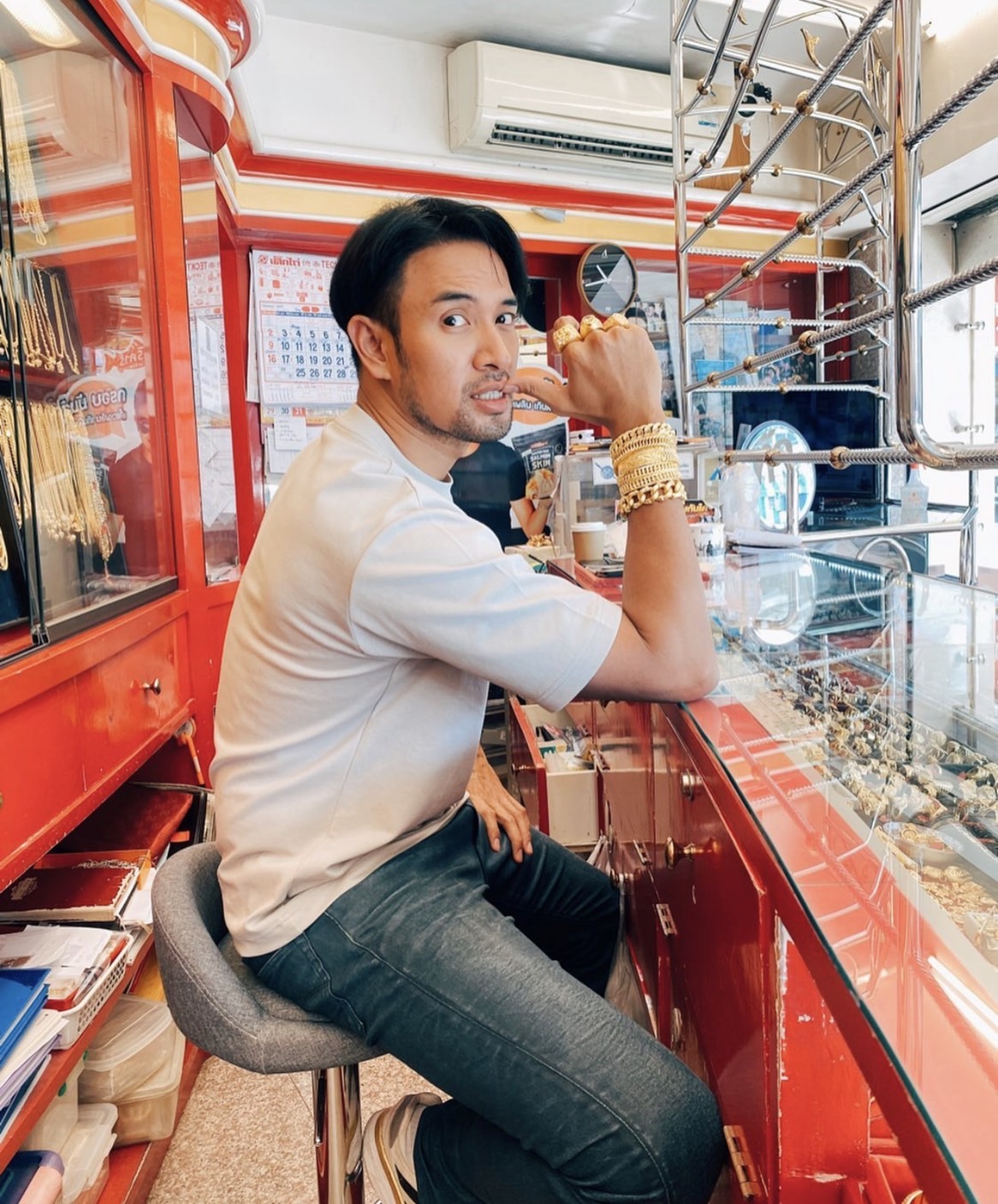 เกรท วรินทร คอมเมนต์ด่วน!! แม่เปิดรับสมัครลูกสะใภ้ พร้อมเปย์ทอง 40 บาท!! เกรท วรินทร คอมเมนต์ด่วน!! แม่เปิดรับสมัครลูกสะใภ้ พร้อมเปย์ทอง 40 บาท!!