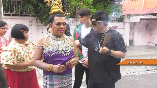 “พระมหาเทวีเจ้า” ไหว้ขอโทษปมดราม่าแฟน วอนแฟนๆ ให้อภัย (มีคลิป) “พระมหาเทวีเจ้า” ไหว้ขอโทษปมดราม่าแฟน วอนแฟนๆ ให้อภัย (มีคลิป)