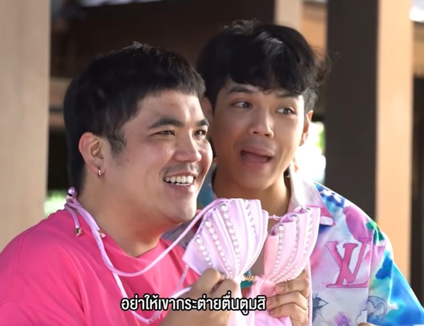 ชาวเน็ตจวก!! นิกกี้ - แจ็ค เอาชุดบิกินี่ เบียร์ เดอะวอยซ์มาถูหน้า ไม่ต่างจากการคุกคามทางเพศ