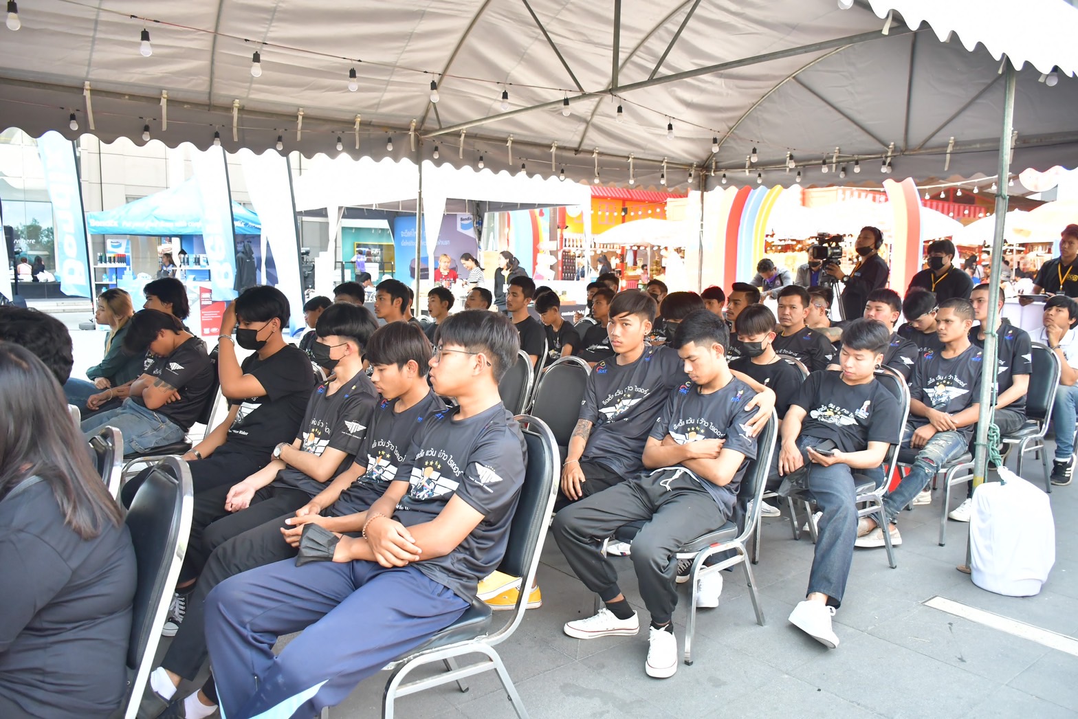 สายแว้นโชว์สกิลล์สุดทึ่ง ลิตเติ้ลแว้นบีว้าวไรเดอร์ สนาม 2 ณ เซ็นทรัลเวิลด์ สายแว้นโชว์สกิลล์สุดทึ่ง ลิตเติ้ลแว้นบีว้าวไรเดอร์ สนาม 2 ณ เซ็นทรัลเวิลด์