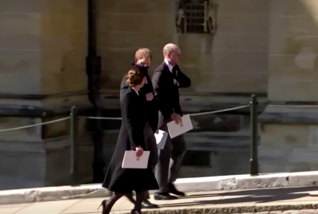 ชาวอังกฤษปลื้มเจ้าชายวิลเลียม-แฮร์รีทรงคุยกันแล้ว ชาวอังกฤษปลื้มเจ้าชายวิลเลียม-แฮร์รีทรงคุยกันแล้ว