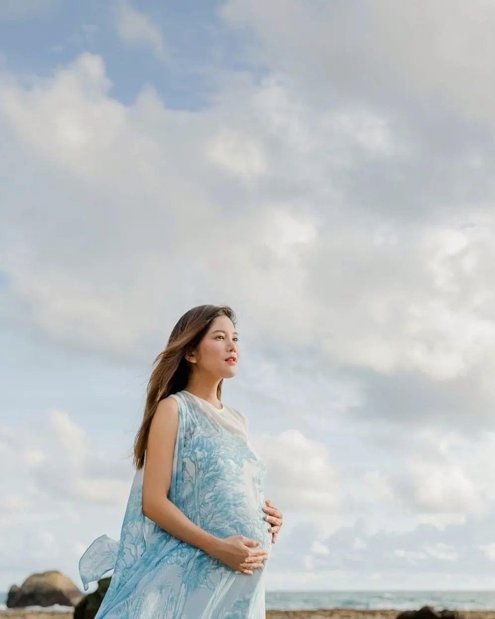 ก้อย-ตูน เปลี่ยนแผนคลอดลูกบินย้ายอยู่จ.ภูเก็ต 