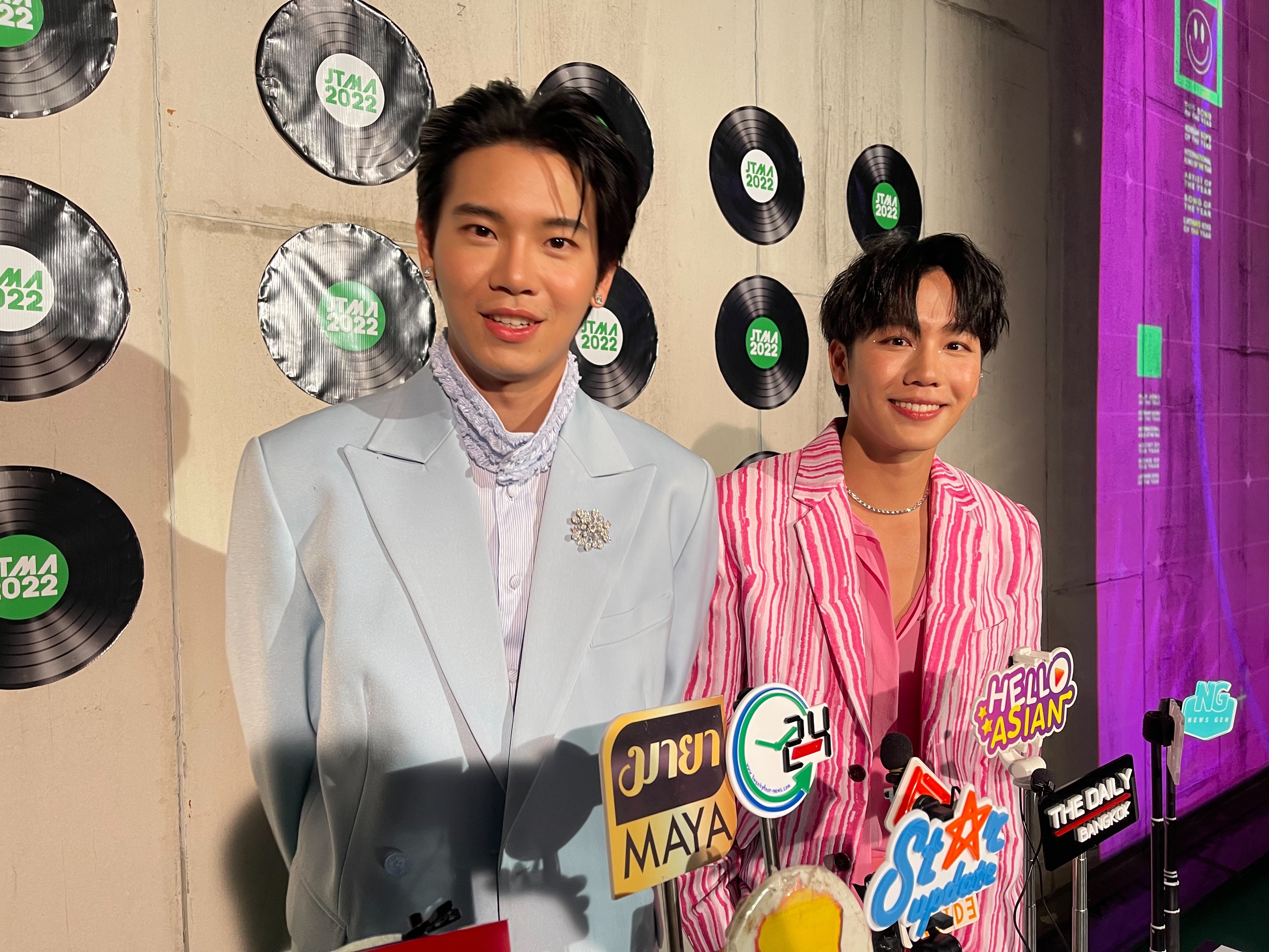  “หยิ่น–วอร์” ปลื้มแฟนคลับซัพพอร์ต แย้มมีผลงานร่วมกับ “แดน วรเวช” ให้ติดตาม